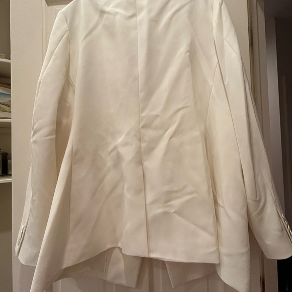 Women tuxedo suit ivory color with satin trim in perfect like new condition - Picture 3 of 15